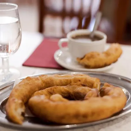 Hotel Virgen De Reyes