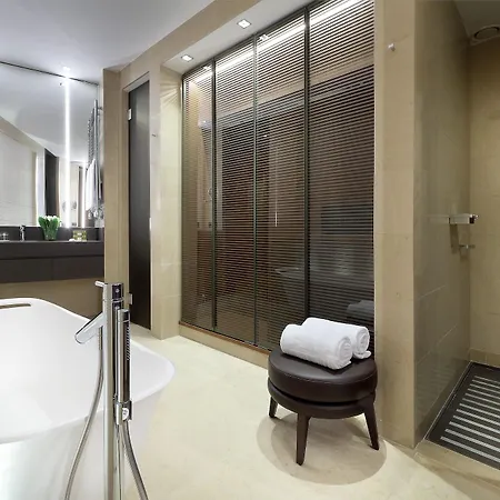 מלון Eurostars Torre 5*