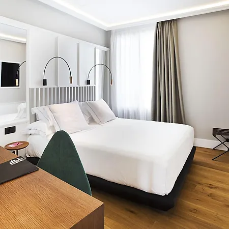 One Shot Conde Torrejon Hotel