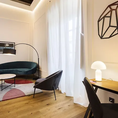 One Shot Conde Torrejon Hotel Sevilla