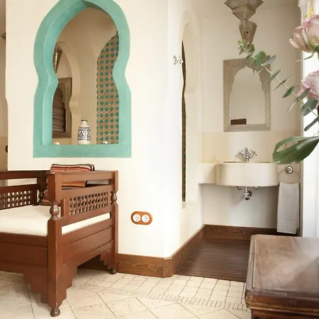 Alcoba Del Rey De Sevilla