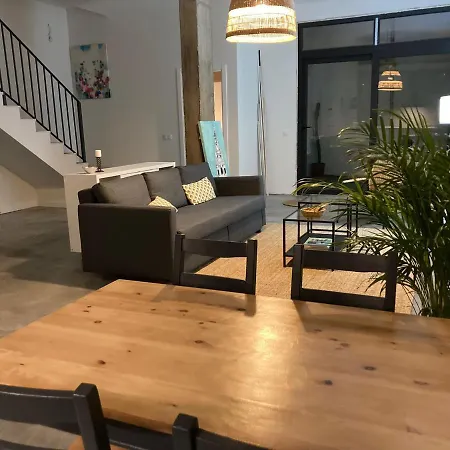 Acogedor En Semisotano Con Patio Y Cerca De La Plaza De Espana *