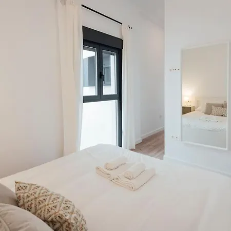 O&l Punonrostro Bright Minimalist Apartment Seville