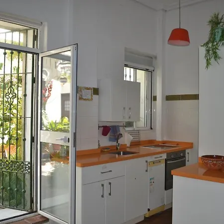Charming House In Triana,best View From Patio Сasa de vacaciones Sevilla