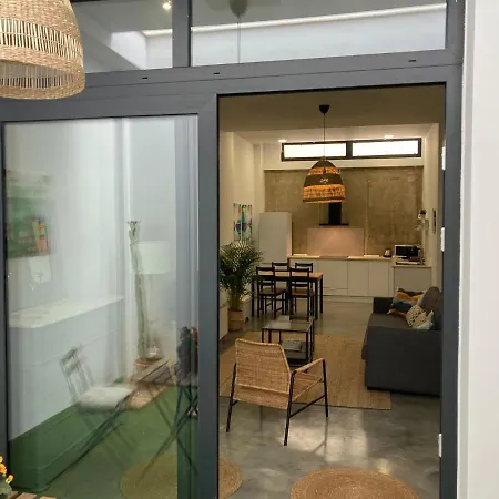Apartment Acogedor En Semisotano Con Patio Y Cerca De La Plaza De Espana