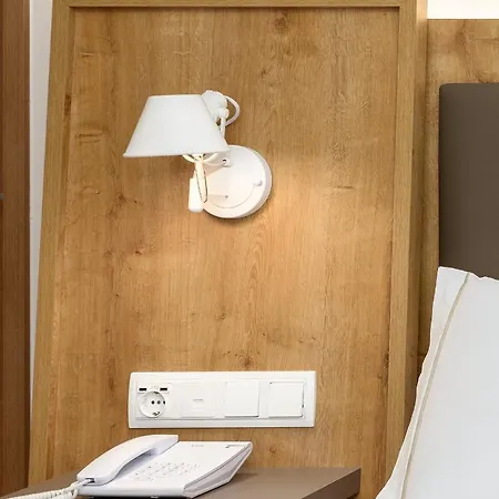 Hotel Virgen De Los Reyes 4*