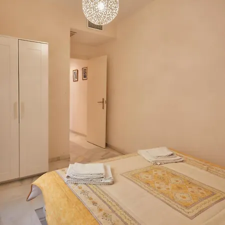 Two Bedrooms Leonor Davalos
