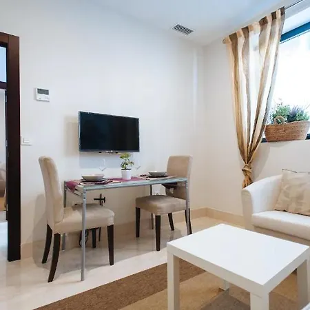 Acogedor Jose Laguillo. Apartment