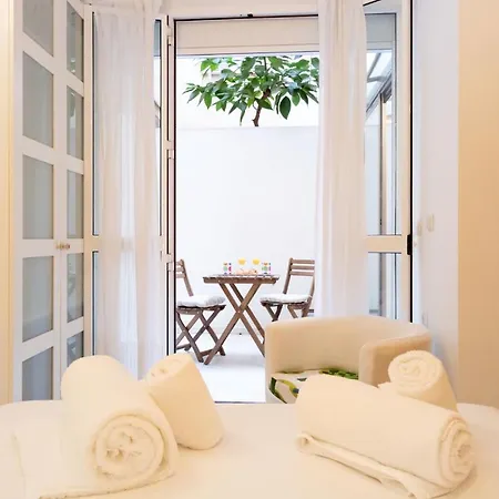 Goles Courtyard With Parking By Valcambre Apartment *