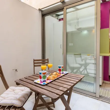 Goles Courtyard With Parking By Valcambre Apartment Seville