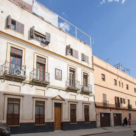 Goles Courtyard With Parking By Valcambre Seville
