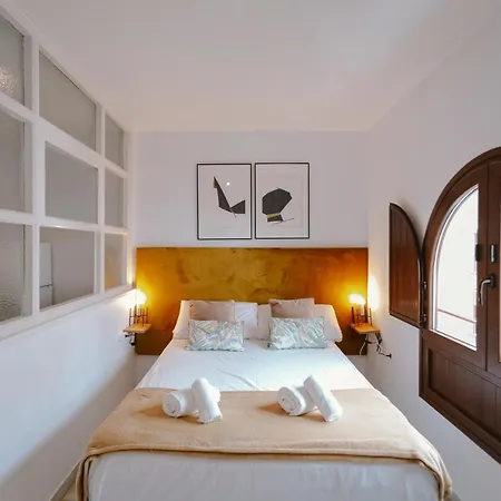 Complete Studio With Terrace - 1bth- La Giralda Apartment