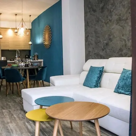 Minty Mendoza Rios Apartment Seville