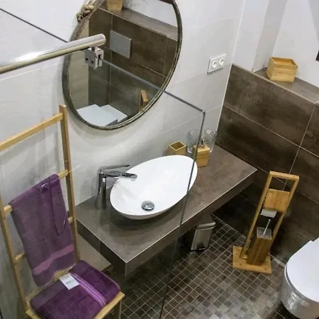 Minty Mendoza Rios Apartment