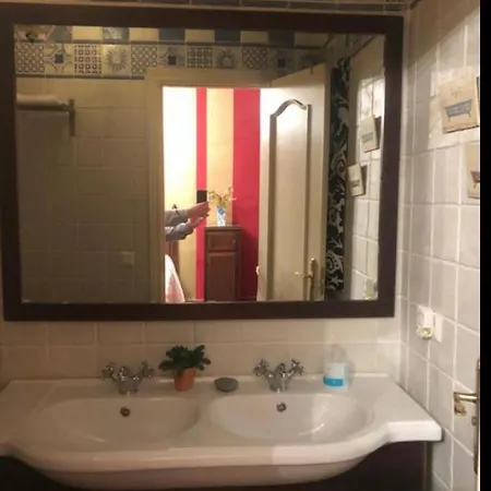 En Pleno Centro De 3 3 Banos Privados * Marchena (Seville)