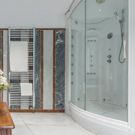 Отель Casas De La Juderia 4*