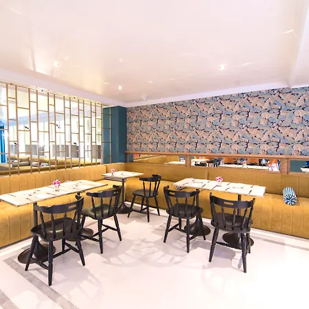 מלון Petit Palace Puerta De Triana 3*