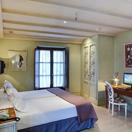 Sacristia De Santa Ana 3*