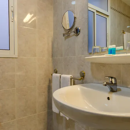 Virgen De Los Reyes Hotel