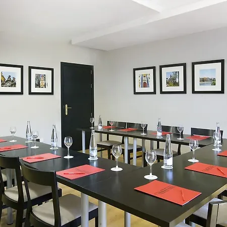Hotel Virgen De Los Reyes 4*