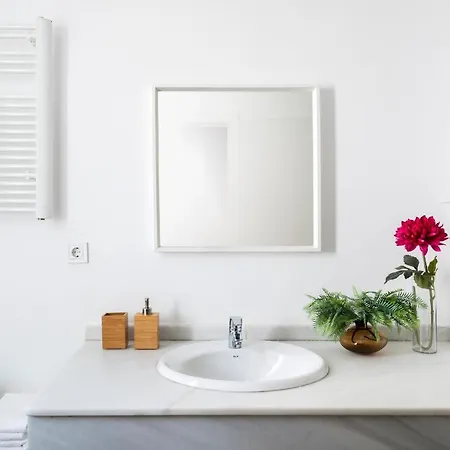 Lepanto Atico, Un Oasis En El Centro De Apartment *