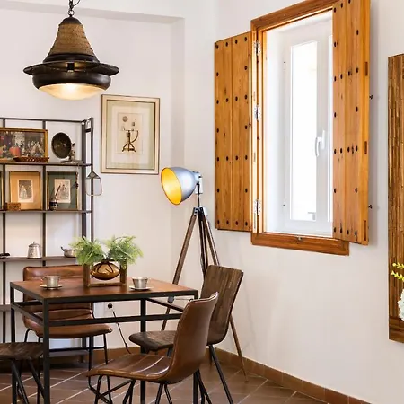 Lepanto Atico, Un Oasis En El Centro De Apartment