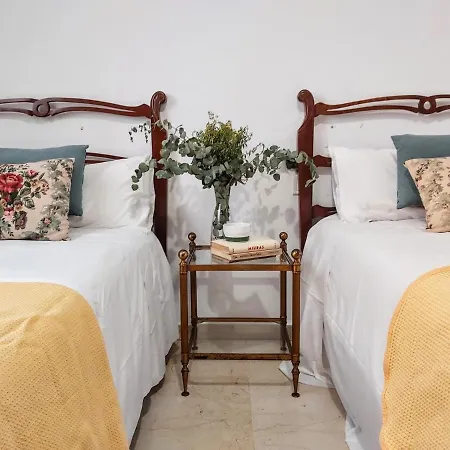 La Casa De San Fernando Con Vistas A Reales Alcázares Sevilha