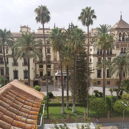 La Casa De San Fernando Con Vistas A Reales Alcazares