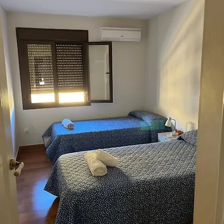 Apartment En Luis Montoto, Nervion. Centrico *