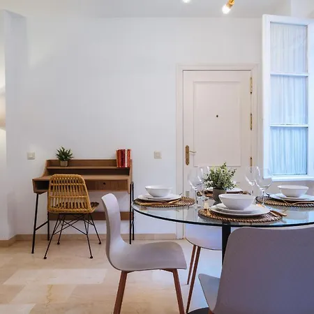 Lirio - Private Parking Included