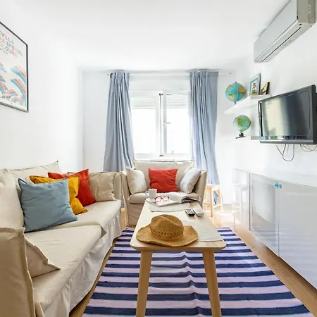 Colours And Garage Historical Center 4 Pax Apartment