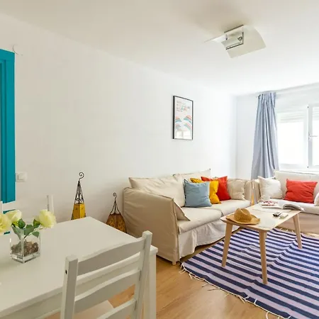 Colours And Garage Historical Center 4 Pax Apartment *