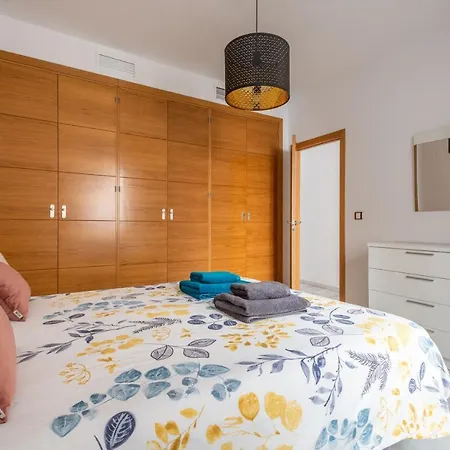 Apartment First Floor Near Macarena Church *