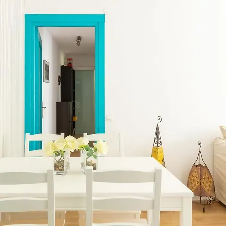 Colours And Garage Historical Center 4 Pax Apartment Seville