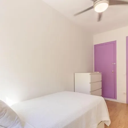 Colours And Garage Historical Center 4 Pax Apartment
