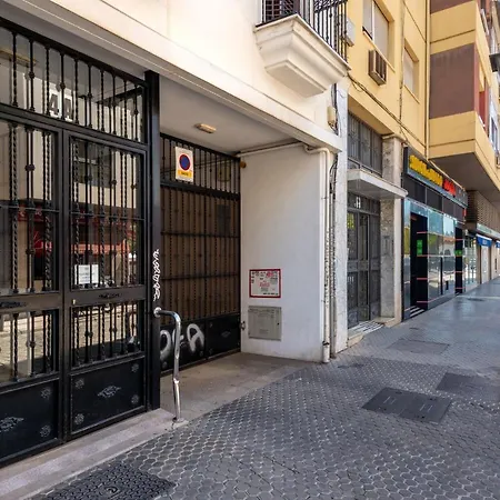 First Floor Near Macarena Church Apartment *