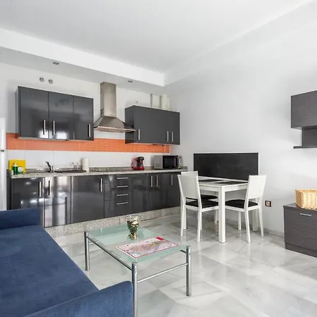 Apartment First Floor Near Macarena Church *
