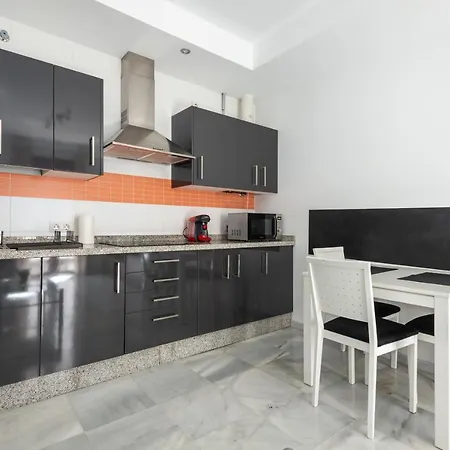 Apartment First Floor Near Macarena Church *