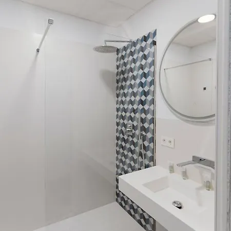 O&l Punonrostro Bright Minimalist Apartment Seville