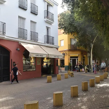 Alameda De Hercules, Gate Of Center Apartment *