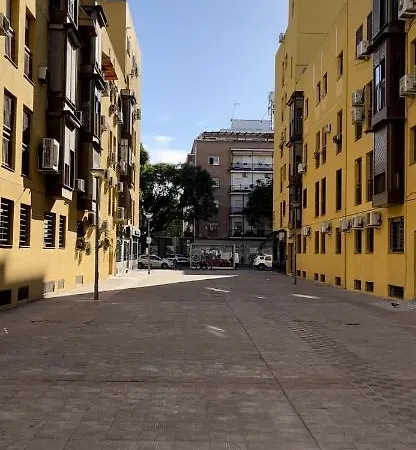Apartment En Luis Montoto, Nervion. Centrico Seville
