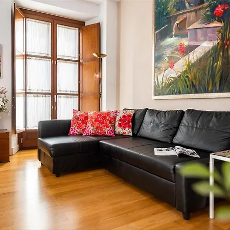 Cathedral Apartment, First Floor * Seville