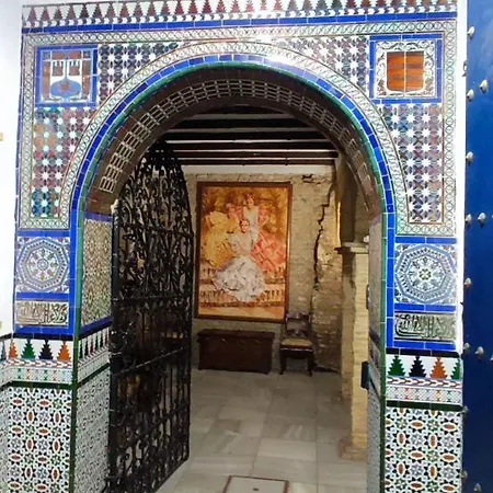 Dona Ines Barrio Santacruz Homestay *