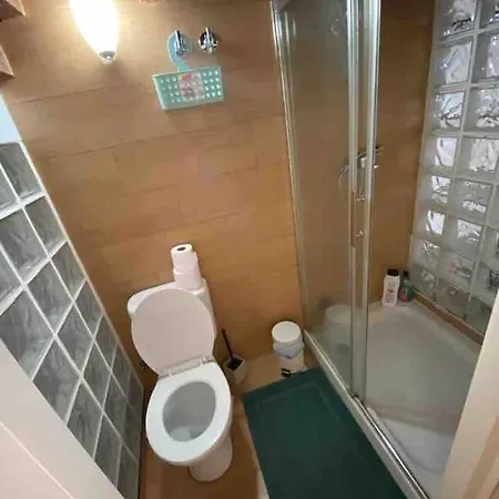 Airbhouse Private & *