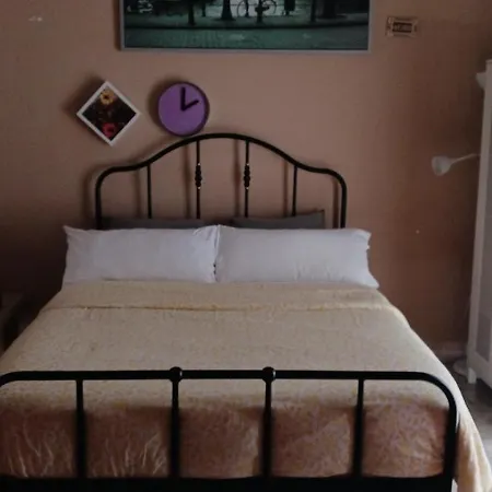 La Maestranza Guest house *