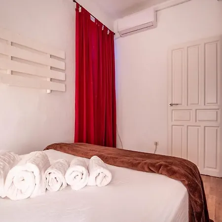 Recaredo Apartment *