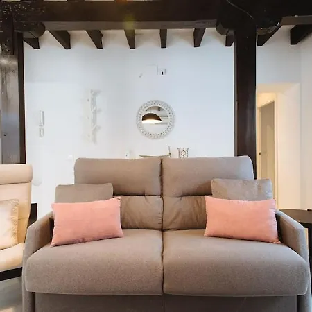 Ad2b Apartment, 300m From Cathedral With 2br Appartamento *