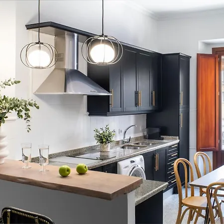 Hernando Colon Apartment