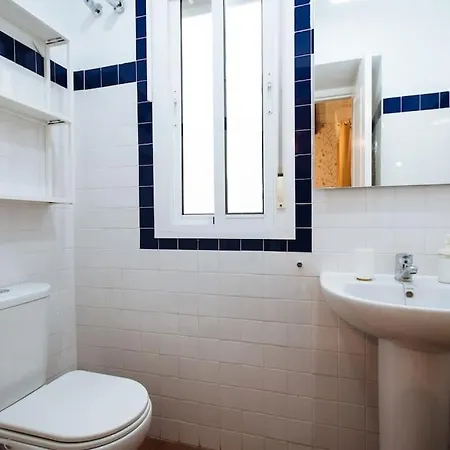 Ad2b Apartment, 300m From Cathedral With 2br * Seville