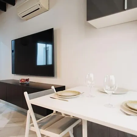 Ad2b Apartment, 300m From Cathedral With 2br Apartment *
